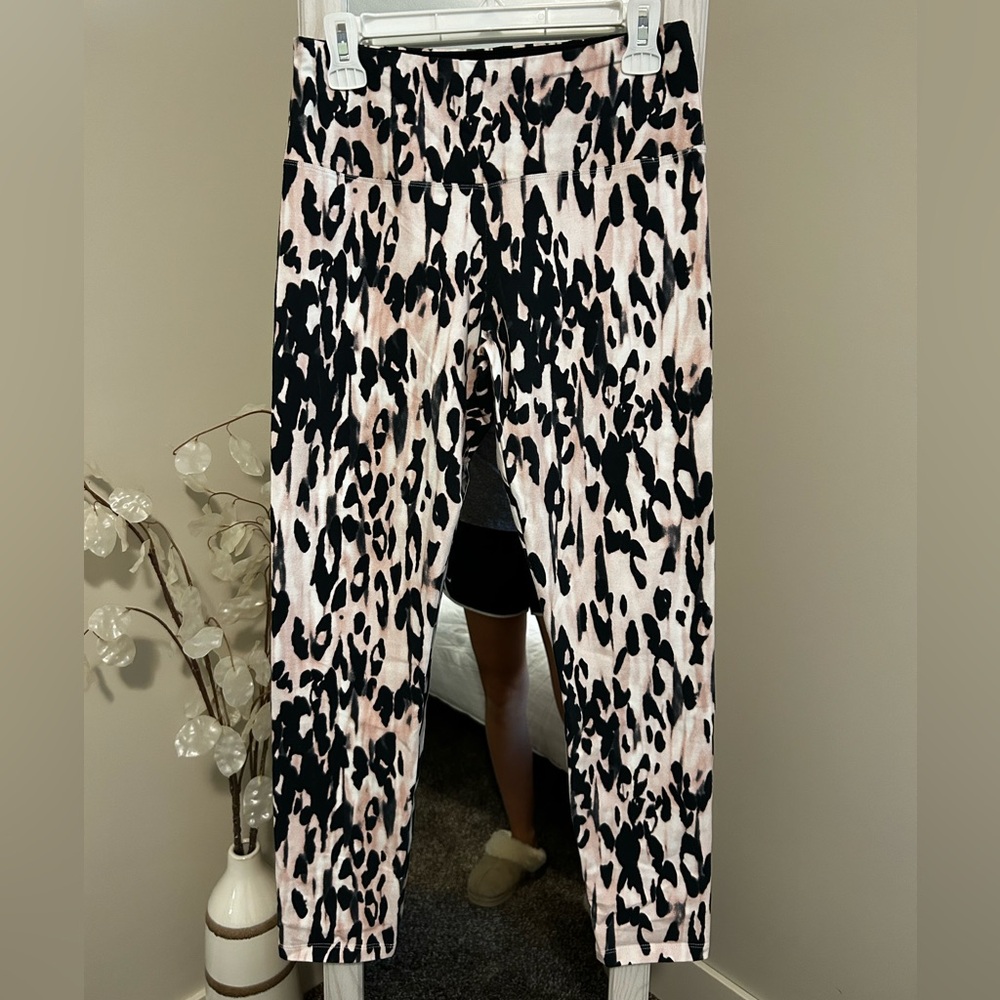 Tribal Flatten It® Comfort Stretch leopard print Yoga Leggings